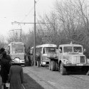 Camion Tatra remorcand un tramvai