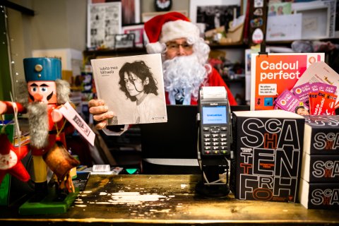 Cu Moș Crăciun în oraș - Cărturești & friends - Strada Edgar Quinet