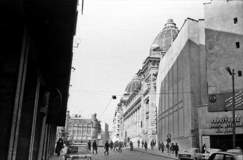 Magazinul Vicotoria (50 de magazine într-unul) și Muzeul de Istorie