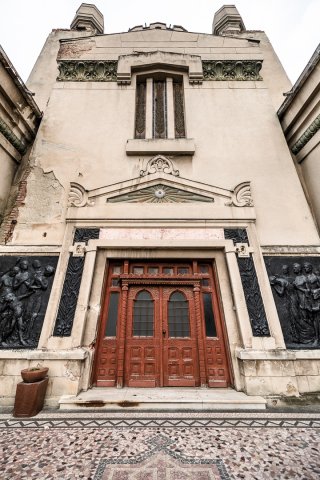 Intrarea principala - Crematoriul Cenusa