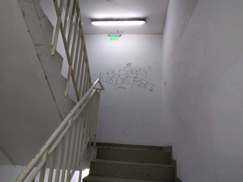 Graffiti pe scarile interioare ale MNAC