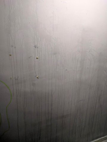 Graffiti pe scarile interioare ale MNAC