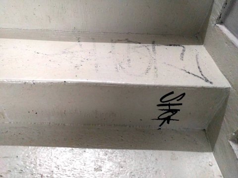 Graffiti pe scarile interioare ale MNAC